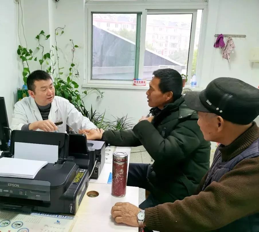 卫生院医生一年接诊人数,每年接诊三万人老中医