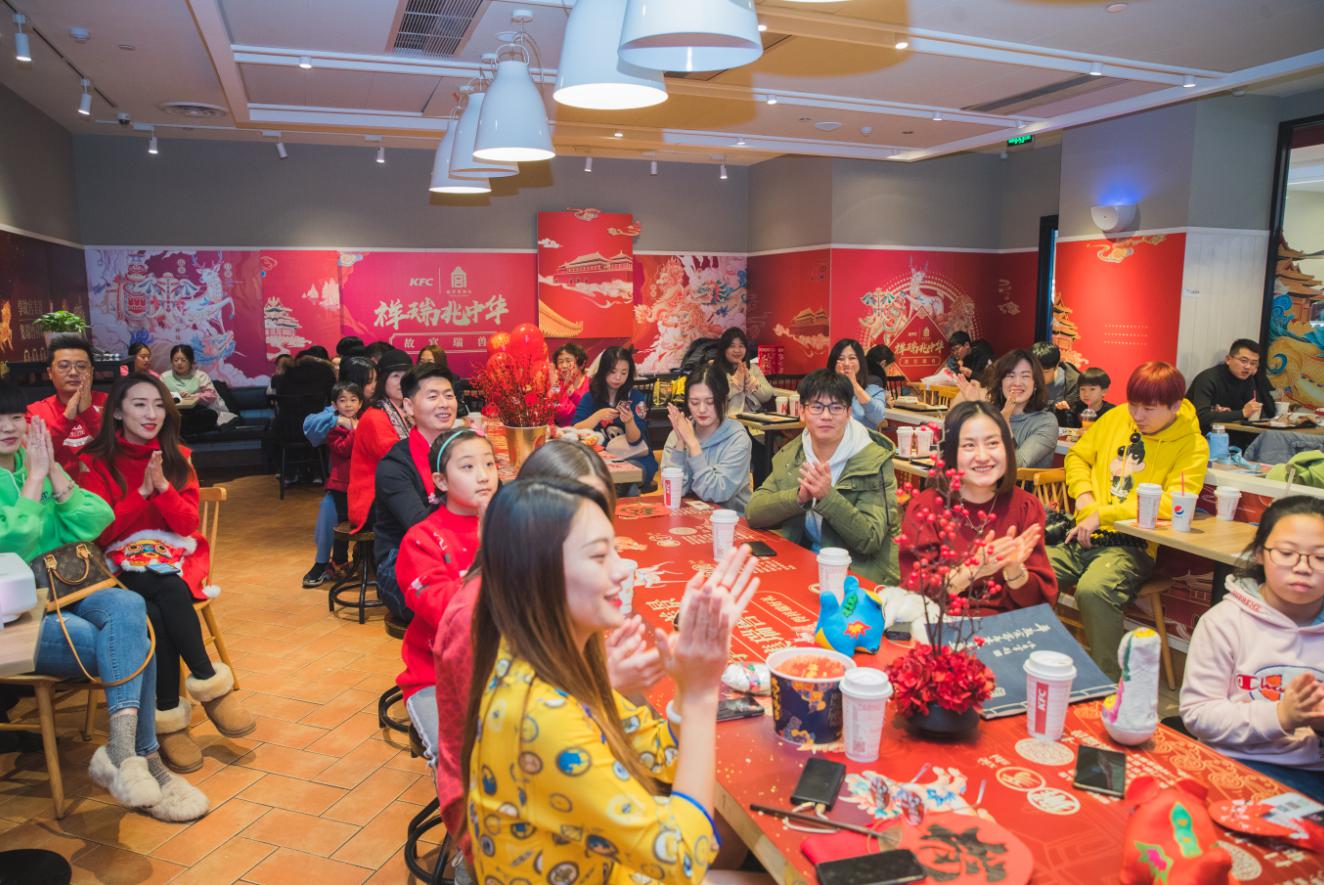 赏瑞兽、画年画，青岛肯德基会员在“祥瑞兆中华”主题店共庆新春本命年