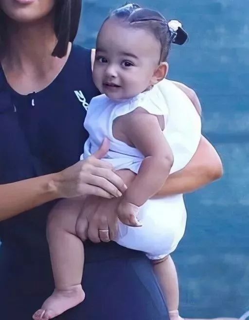 侃爷晒与卡戴珊合照想复合,侃爷卡戴珊时装发布会