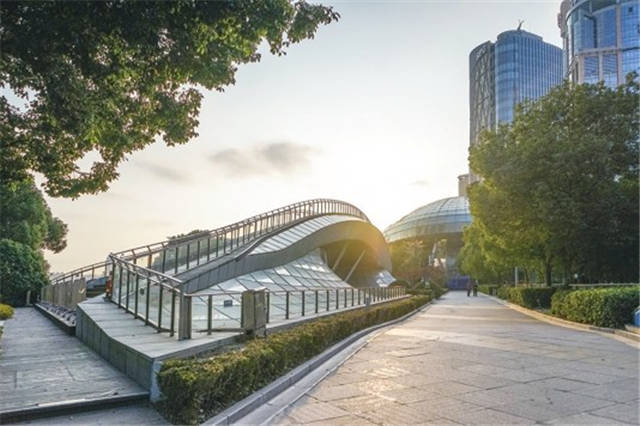 虹口滨江：都市绿肺、旖旎步道，自然是引力场｜春游滨江