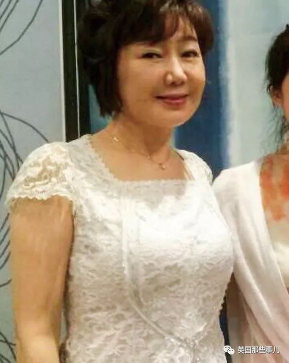 跟儿子登上杂志封面被以为是姐弟恋，这姐姐居然已经64岁了