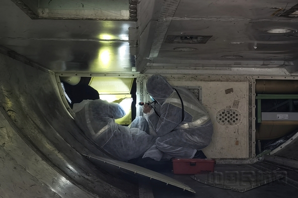 东航机长抗疫,坚守岗位众志成城抗击肺炎