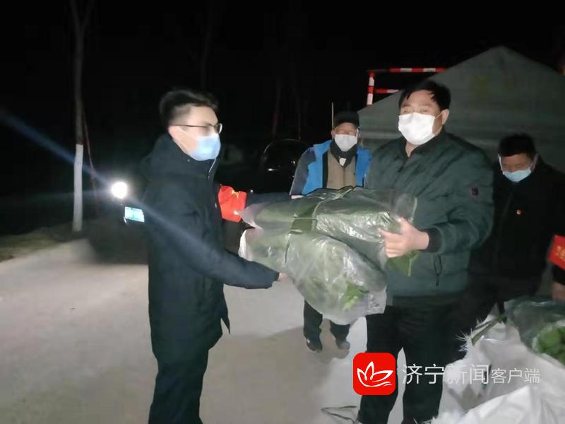 战疫我们在一起|一件棉大衣,温暖了“守门员”的心