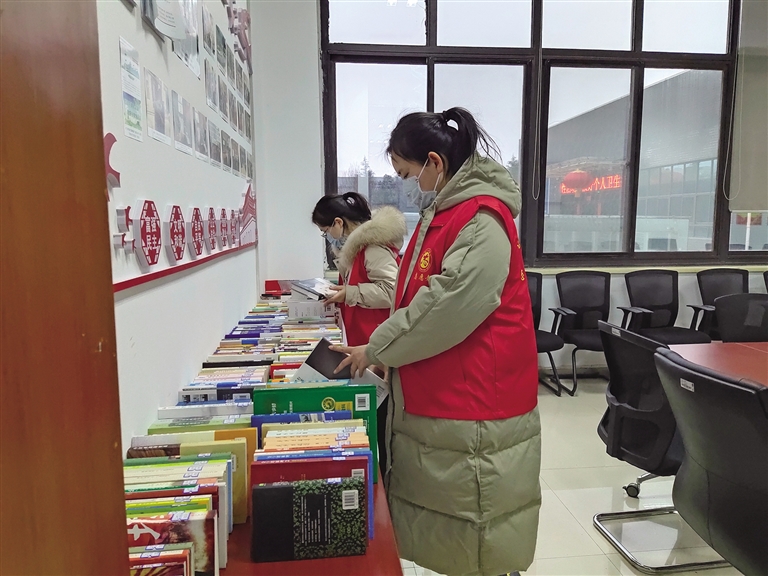 图书进社区送温暖,图书推荐居家