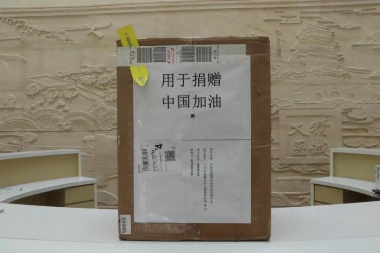 赞!新西兰的泗阳老乡寄回一箱医用口罩