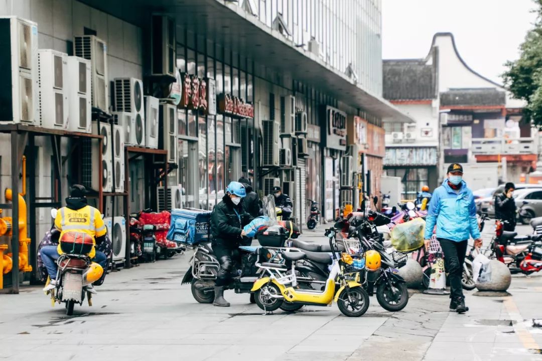 待阴霾散去我们一起去看海,待阴霾散去看春暖花开