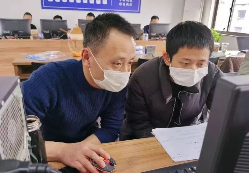 杭州出租车司机确诊牵出200名密切接触者！快用手机短信查个人行踪