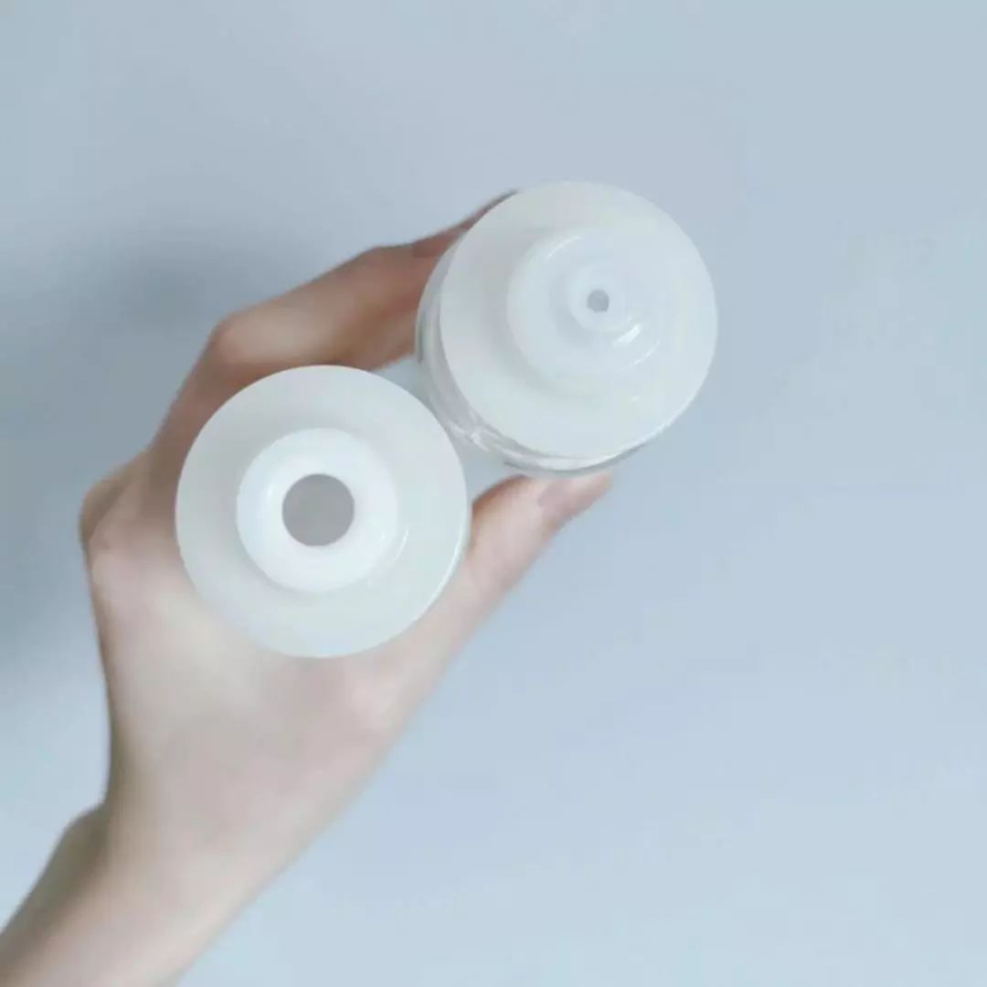 有了水乳精华脸嫩了,有了这些护肤品会更年轻