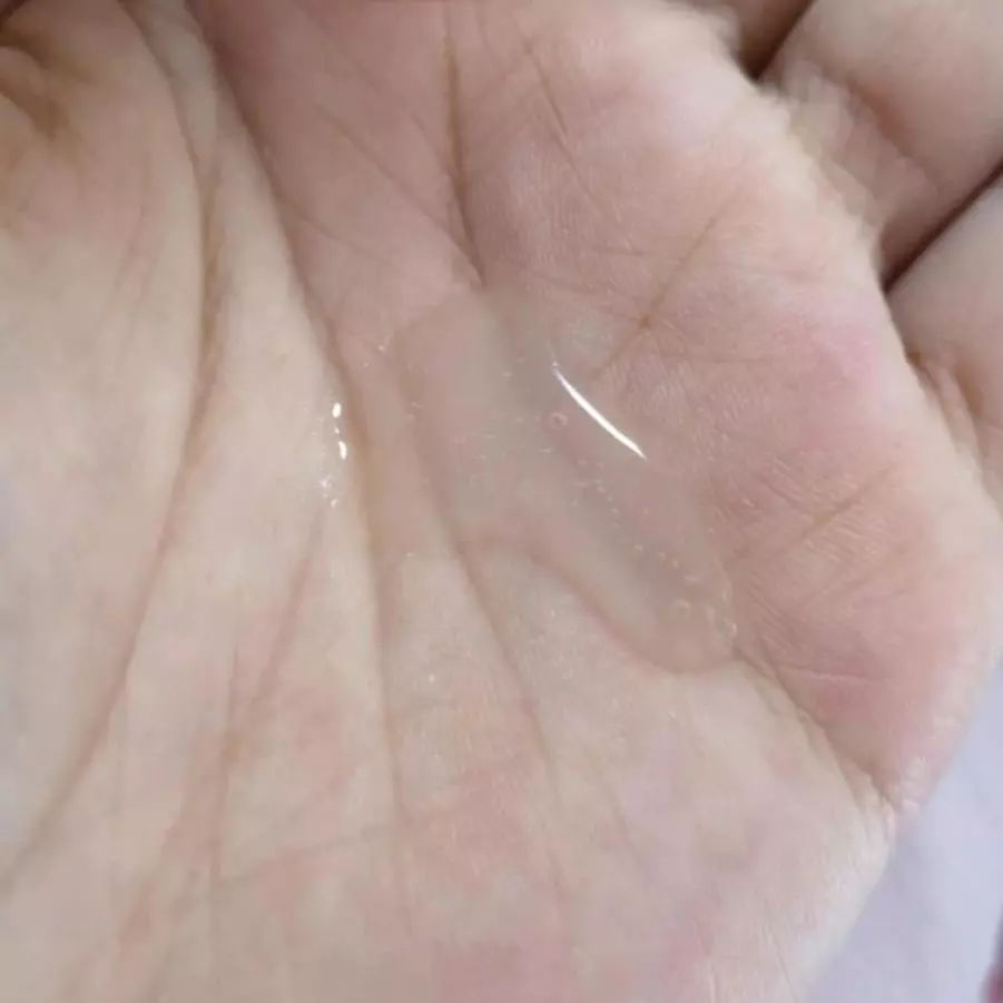 有了水乳精华脸嫩了,有了这些护肤品会更年轻