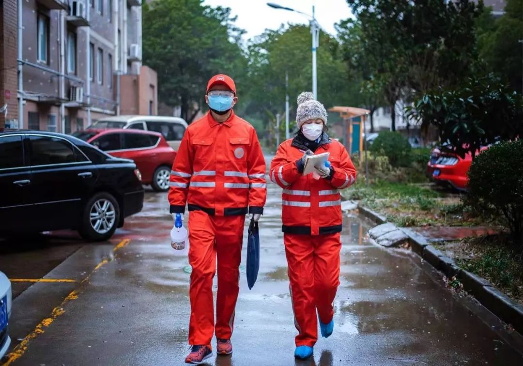 申港街道横塘村返澄人员排查服务隔“疫”不隔心