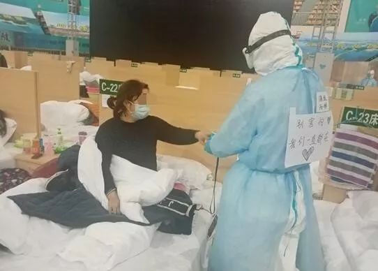 爱与温暖与我们同行,抗击疫情爱与温暖伴我们同行