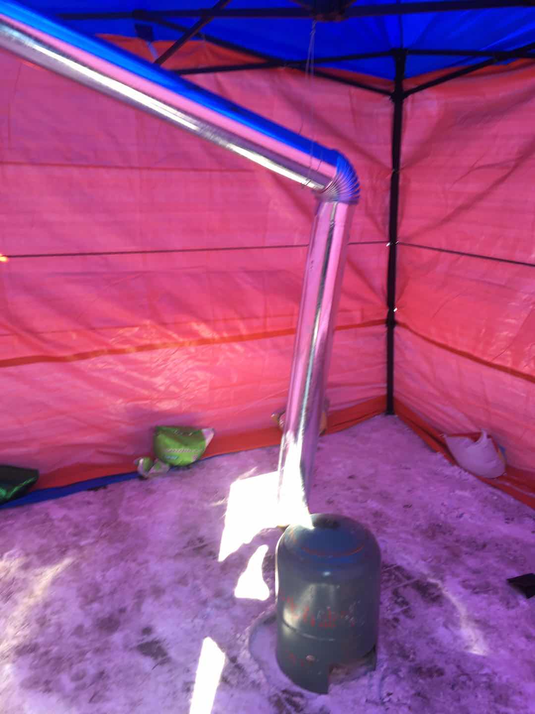 「助企」四隆集团再显担当，搭建100多顶帐篷温暖一线