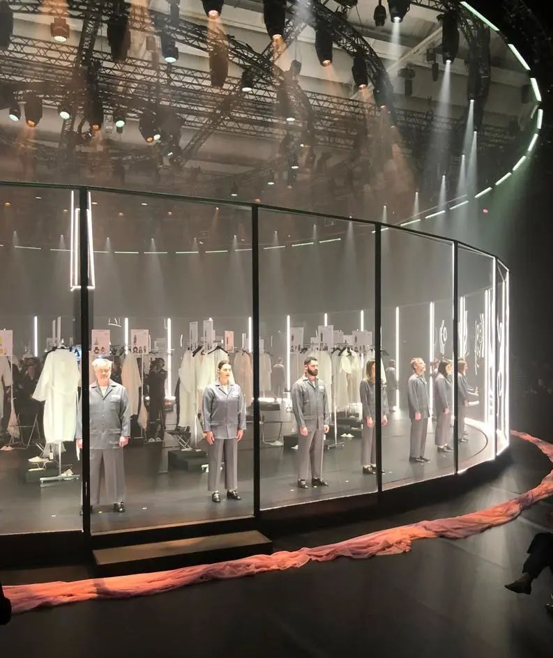 日常生活中的时尚博主,一个居家上班的博主