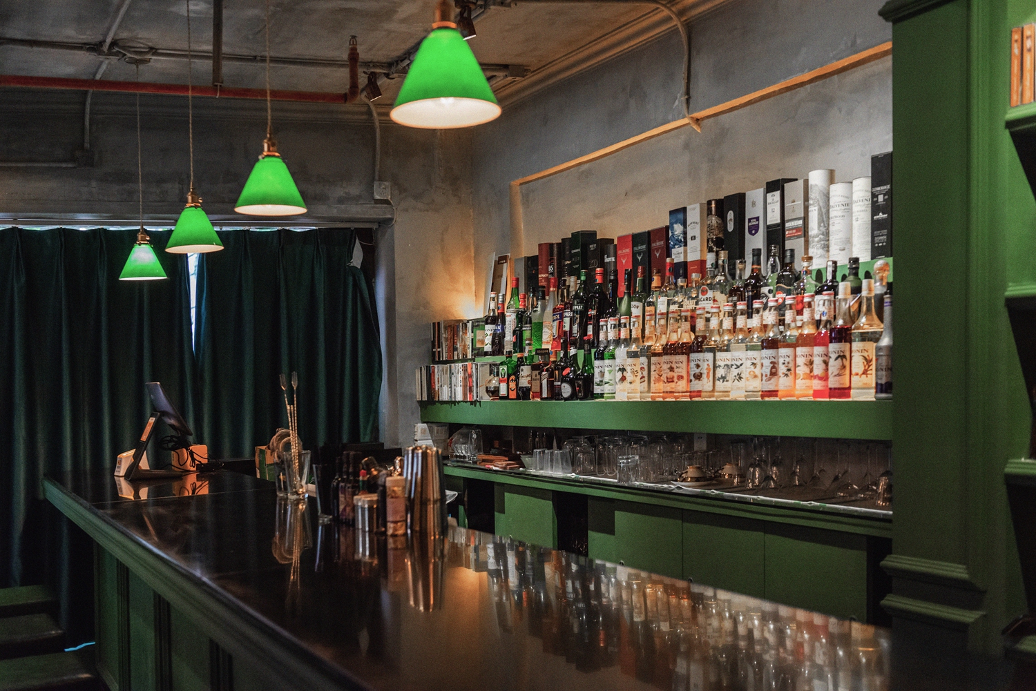 负空间设计丨69㎡的海明威小酒吧