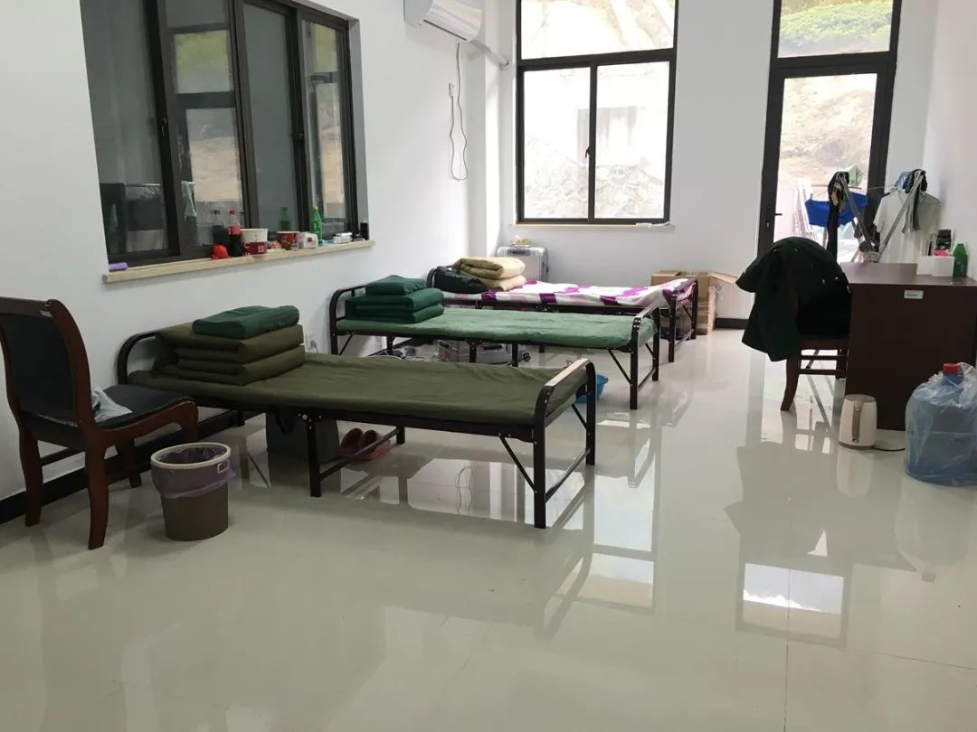 主动请缨，轮番值守！富阳这支特殊队伍驻守在医学隔离观察点