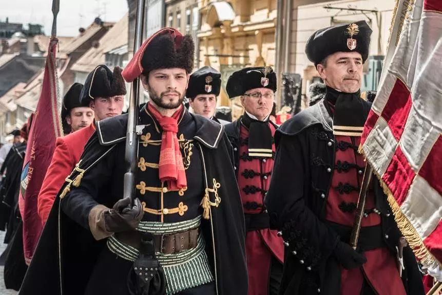 男人去办公室上班时应该把「佩剑」藏在哪儿？｜基本款