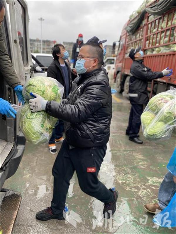 湖北保卫战基层干部,湖北保卫战中的共产党员