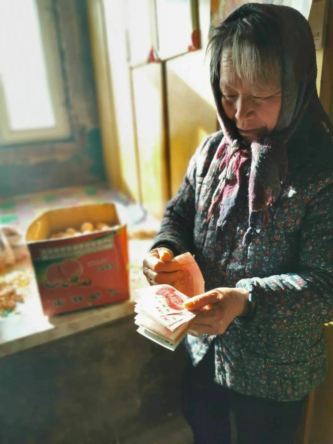 疫情阻断了鸡蛋销路,驻村第一书记成“代购”