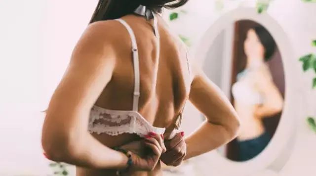 副乳很大坨怎么办,副乳就是腋下两坨肉该怎么消除啊