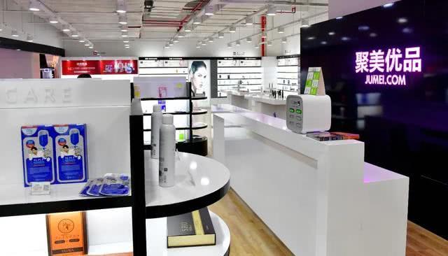 李佳琦把陈欧拍在沙滩上：最牛网红电商消亡，6年弄丢53亿美金