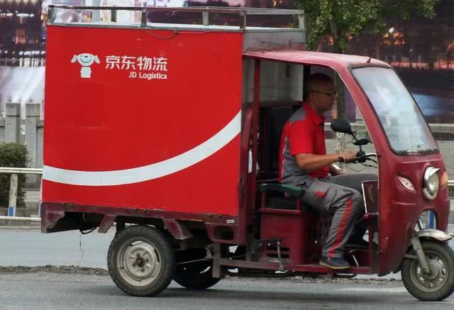 李佳琦把陈欧拍在沙滩上：最牛网红电商消亡，6年弄丢53亿美金