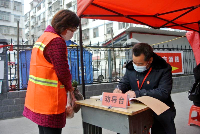 从疫线战场看雷锋精神,战疫行动诠释新时代雷锋精神