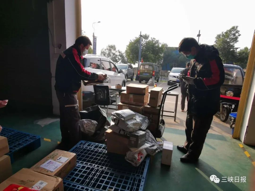 快递小哥的一天生活,快递小哥赛力江元气满满的一天