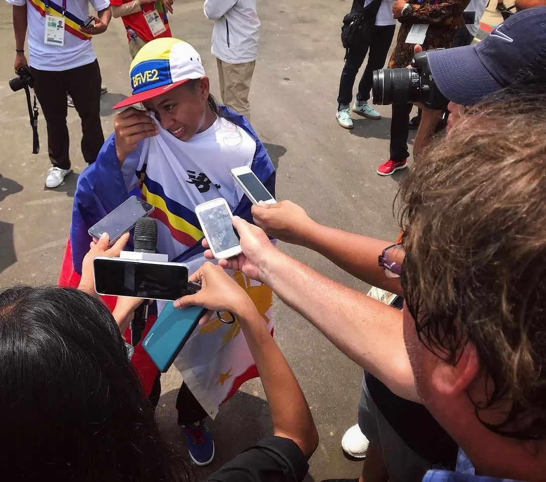 泡菲律宾火辣女孩、上身菲律宾牌子RHUDE是每一个潮人的幻想吧?