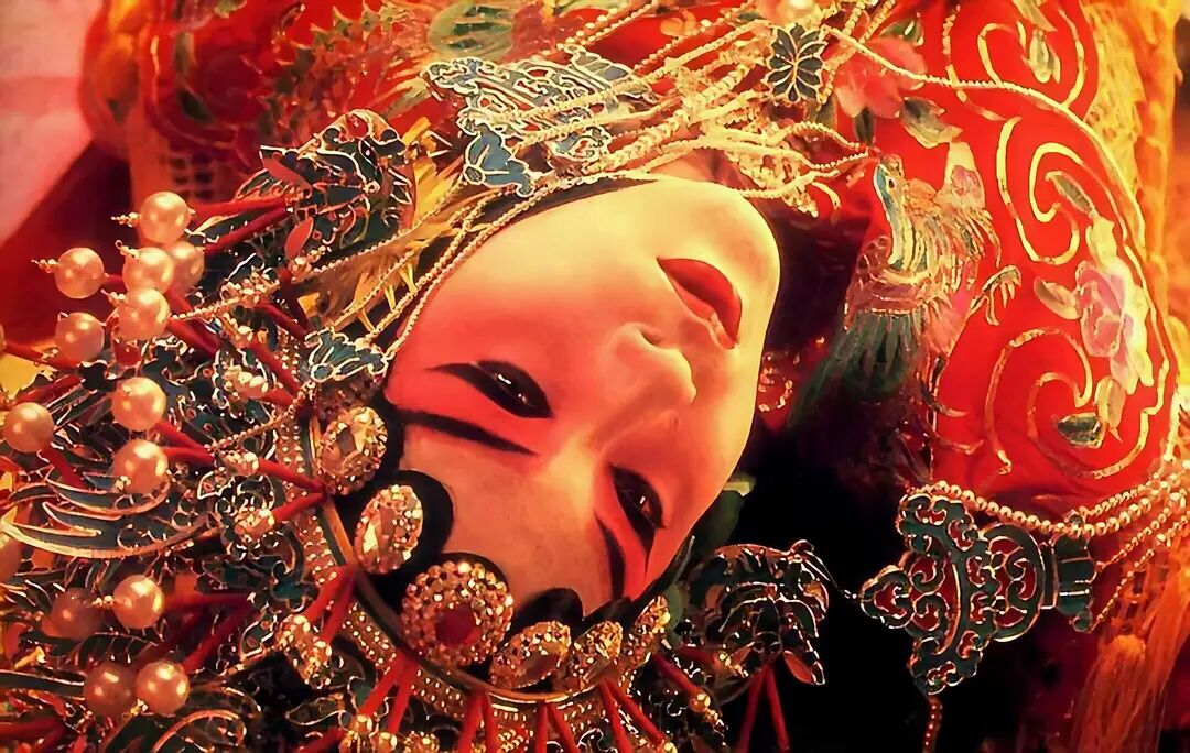 尹正鬓边不是海棠红怎样了,尹正看过鬓边不是海棠红的原著吗