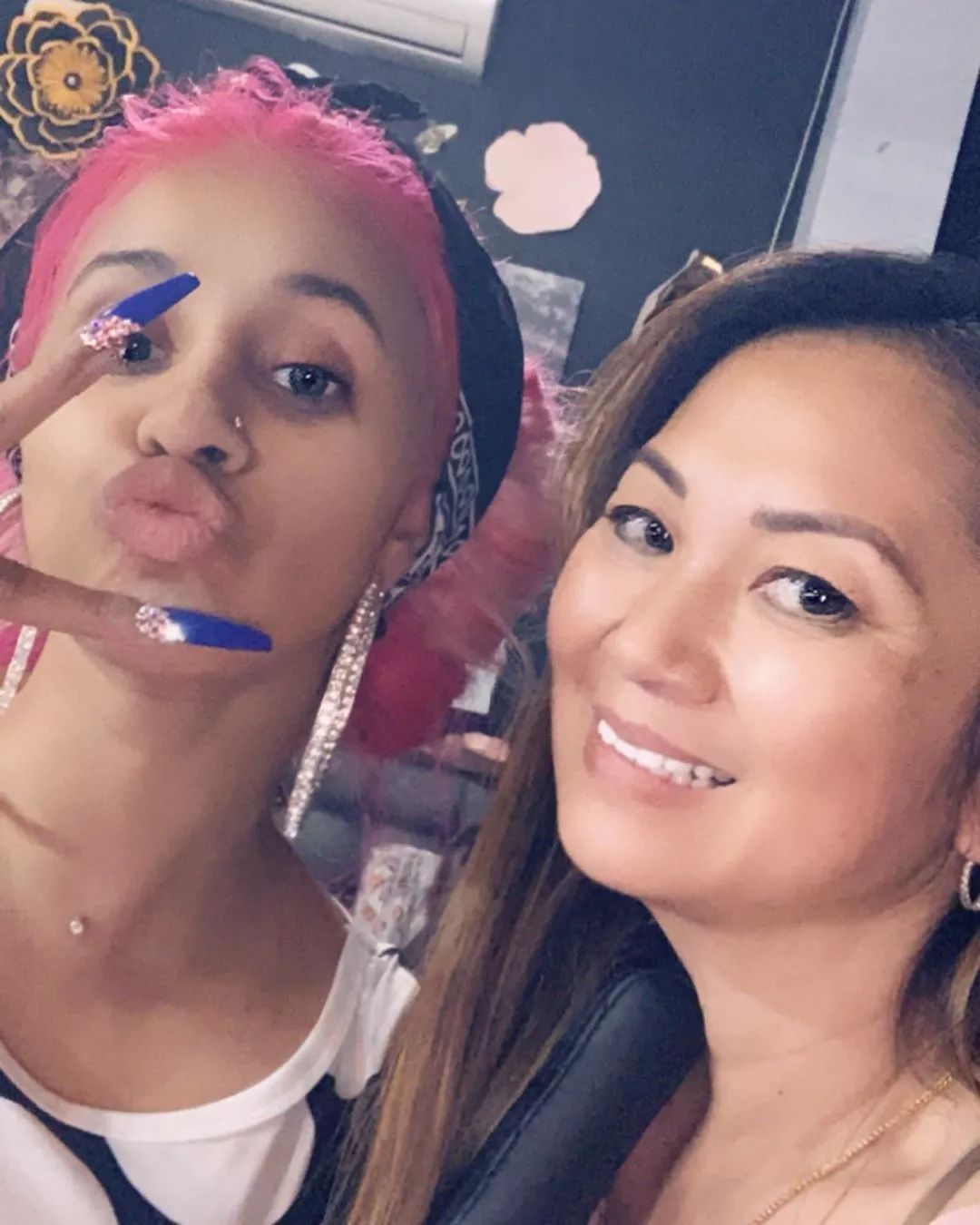 cardib亚裔美甲师,cardib的美甲师