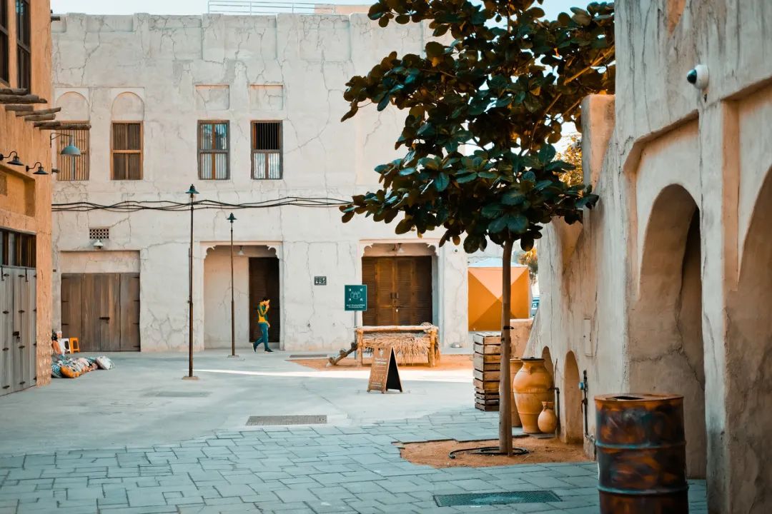 富到流油的阿联酋，穷人比黄金还多