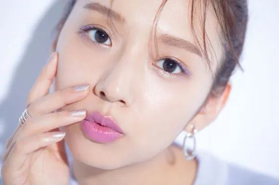 你知道怎样护肤吗,男生上了粉底怎么显得自然