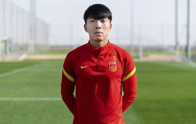 最新国足定妆照出炉，蒿俊闵领衔的鲁能三将帅气上镜