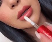 2018年王一博粉红色眼影,王一博雾蓝发同款