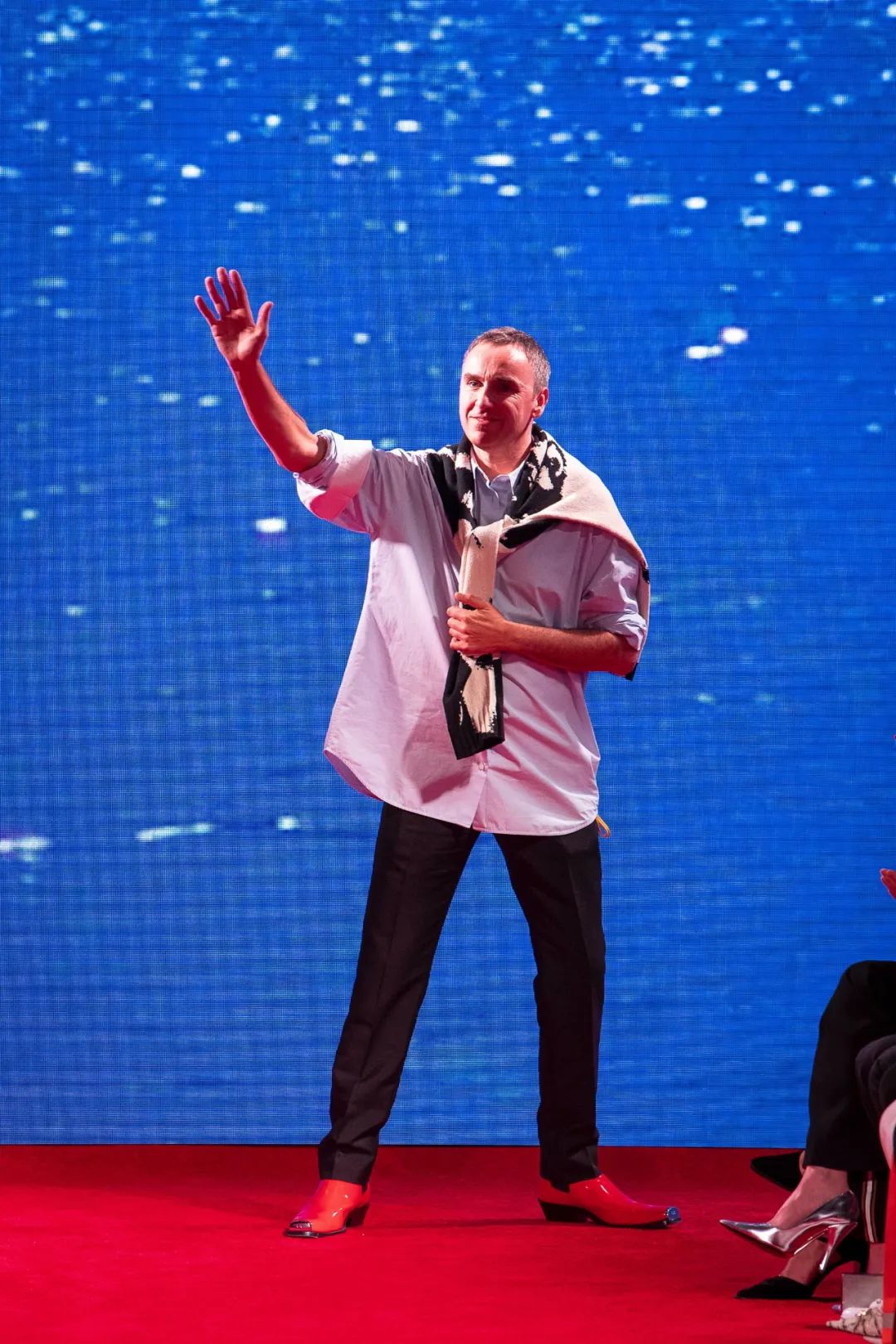 rafsimons目前的职务,rafsimons现在转到哪里了