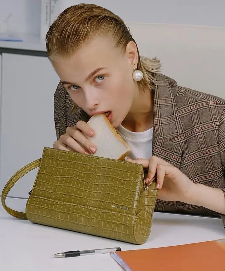 比较实惠的设计师品牌包包,设计师品牌的包包推荐