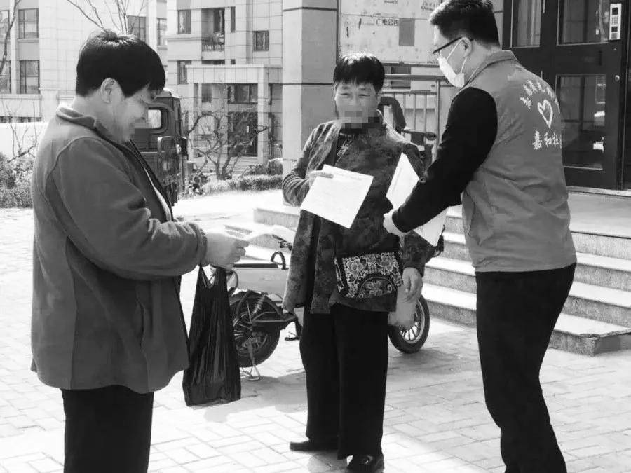 威海市开展清明节祭扫活动,别样清明一样情云上祭祀寄哀思