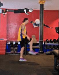 居家也要秀,伊布俯卧撑式颠球PK博格巴高难度三连颠,谁更牛?