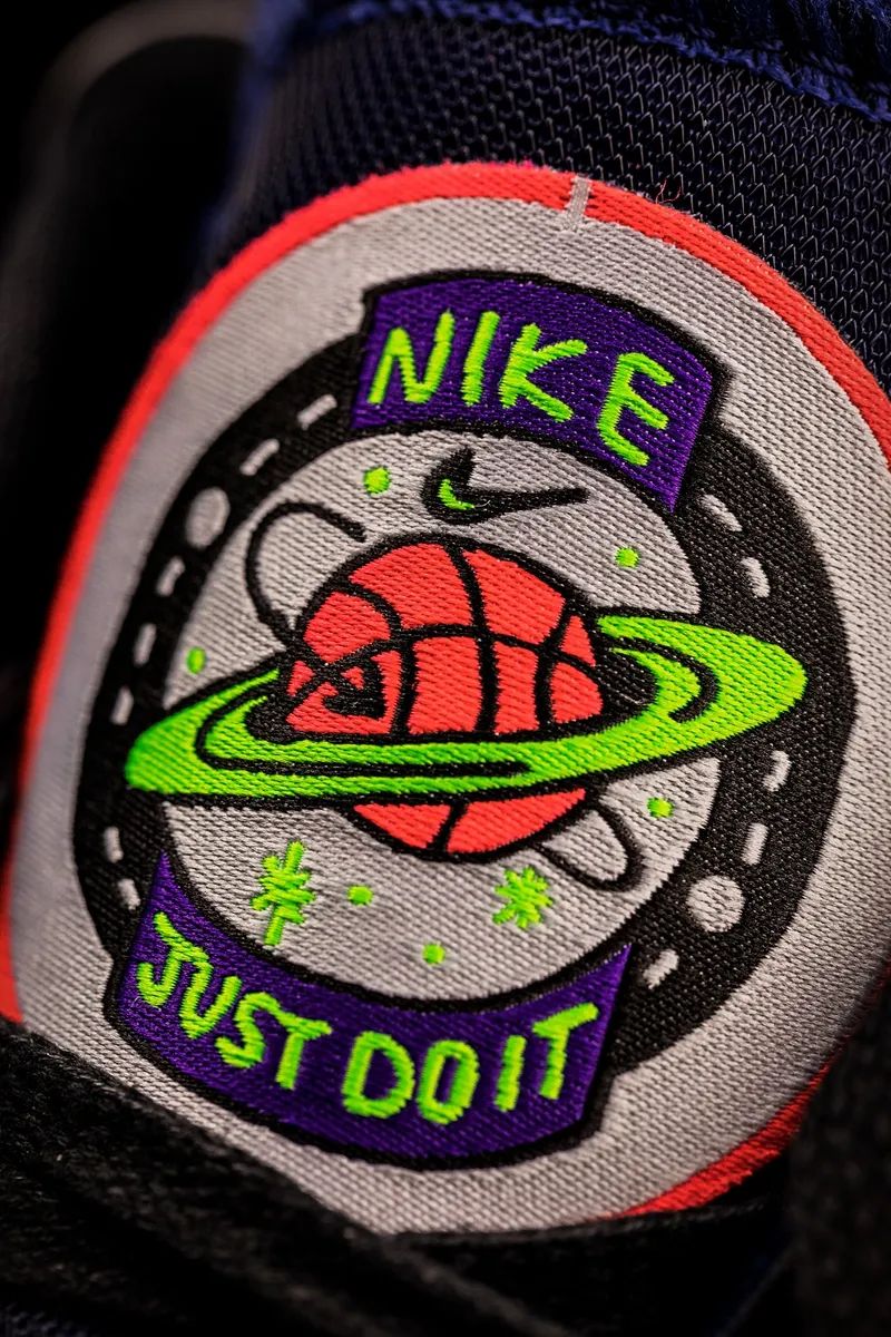 耐克新款亮眼,耐克夜光涂鸦测评