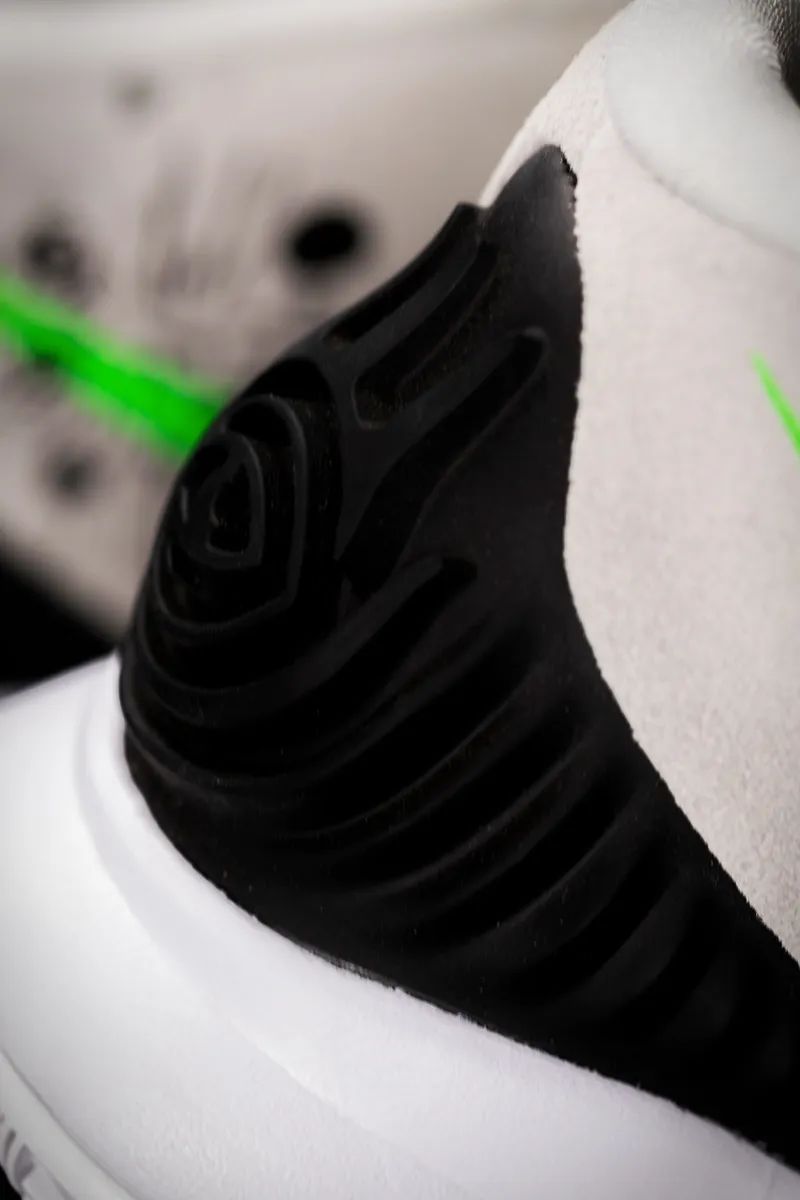 耐克新款亮眼,耐克夜光涂鸦测评