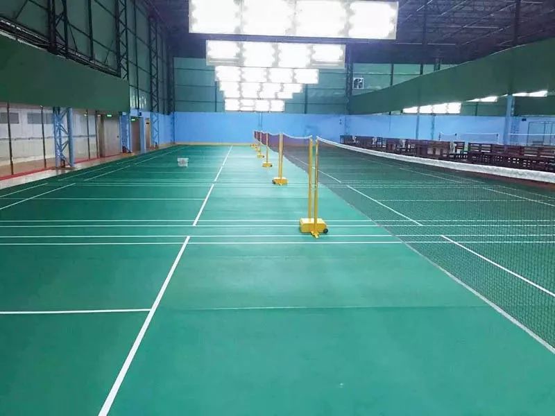 致敬最美逆行者|奥冠体育所有门店向援鄂医务人员和军警全年免费开放！