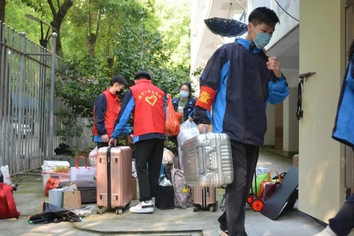 海高开学,海宁宏达高级中学新生开学