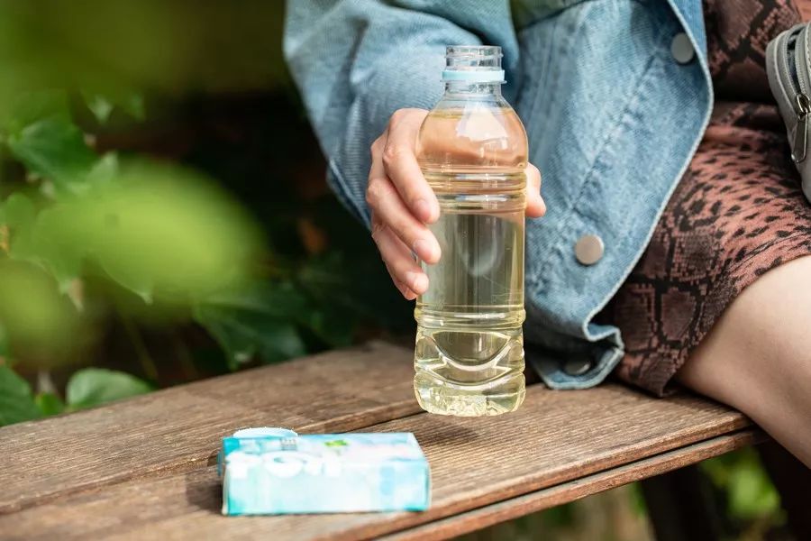 梧桐毛毛和杨絮,梧桐毛絮满天飞找谁