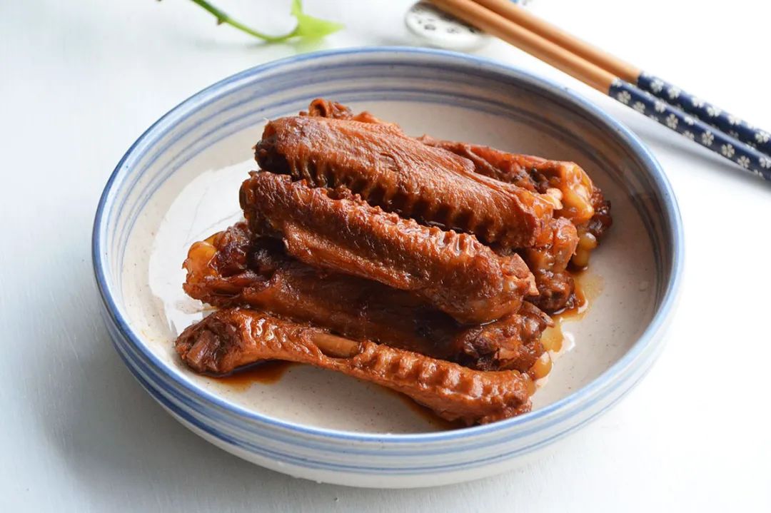 无任何添加的卤鸭货,刚卤出来的鸭货比较麻