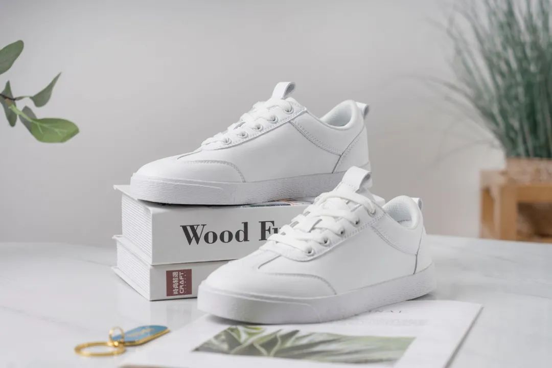 百年老牌的小白鞋,英国小白鞋免鞋带