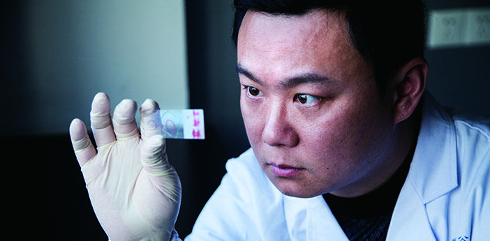 法医秦明直播探案12万人涌入围观,秦明法医在线直播