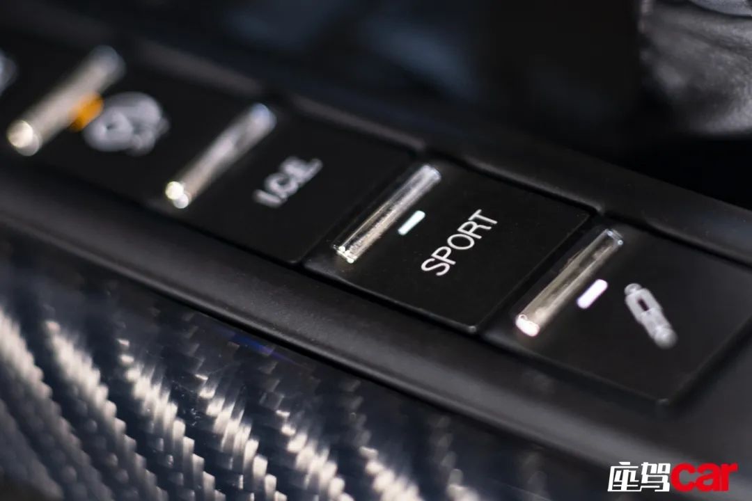 钢铁森林中的城市猎人|CARREVIEWS