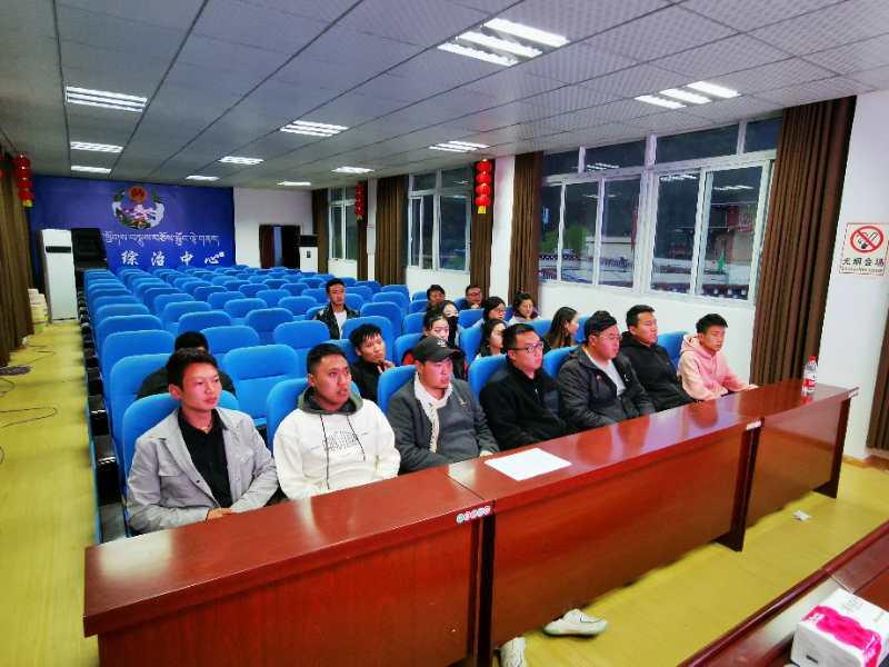 空无一人的台下，57万人流泪聆听~“逆行与坚守，甘孜战疫故事”温暖“云”讲述