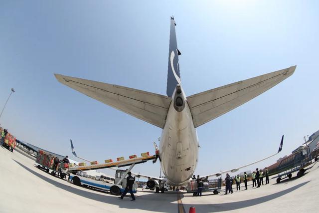 山航：青岛-日本大阪“客改货”航班顺利首飞