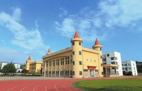 浜戝拰闈為仐,涓変唬鎵嬭壓浜虹殑鍧氭寔